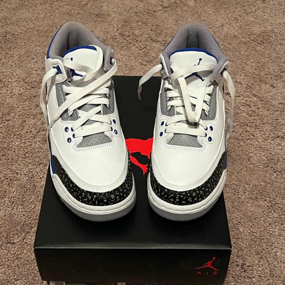 Retro 3 Jordan. Size 7. White/Racer Blue/Black